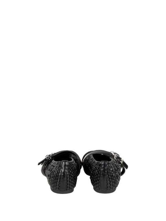 Flat shoes