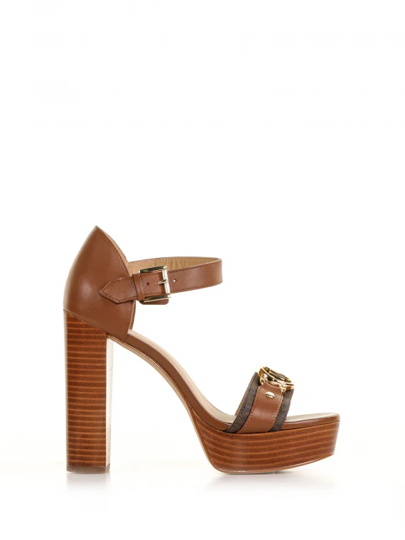 Leather sandal with adjustable strap