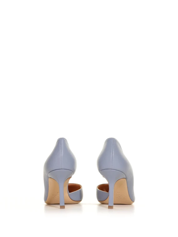 With Heel Ninalilou