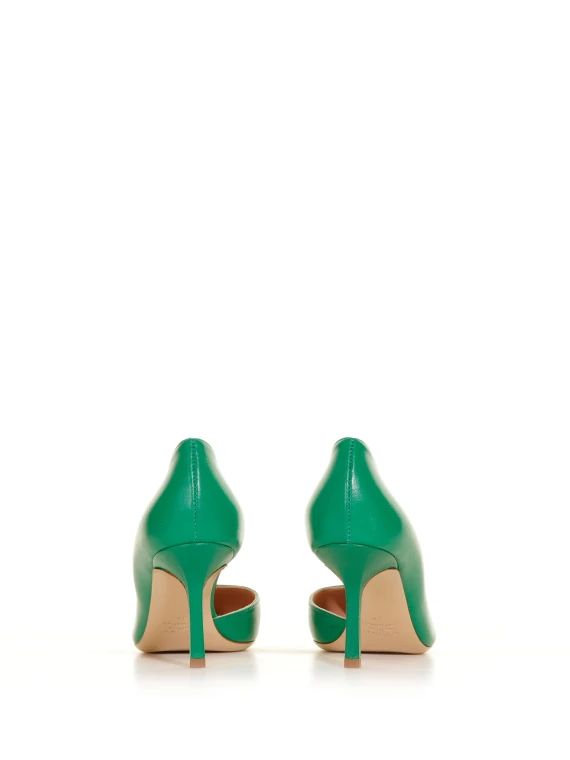 With Heel Ninalilou