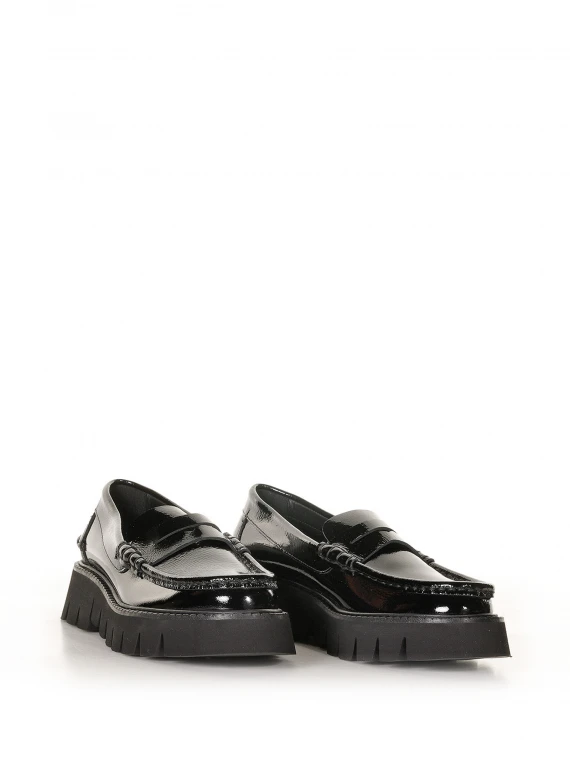 Loafer in shiny leather