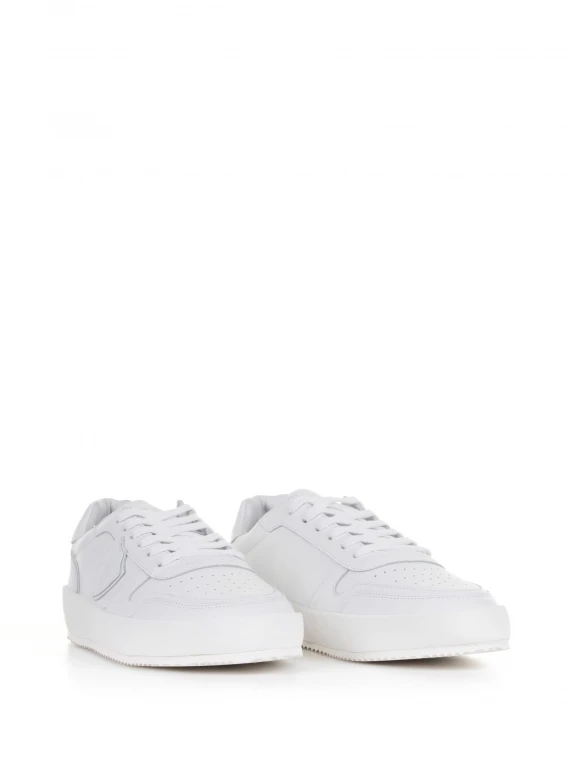 Nice white low sneakers for men