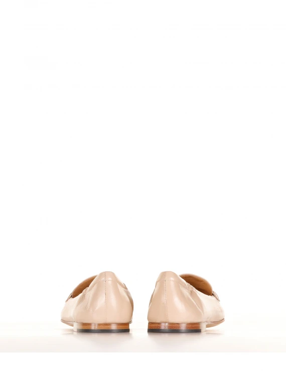 Nude leather loafer