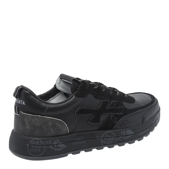 Sneakers nere