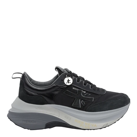 Sneakers nere