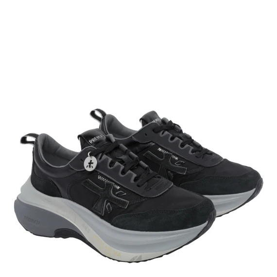 Sneakers nere