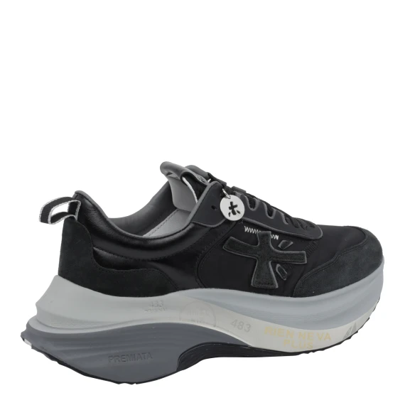Sneakers nere