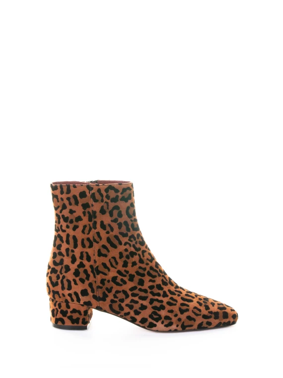 Stivaletto leopardato in camoscio