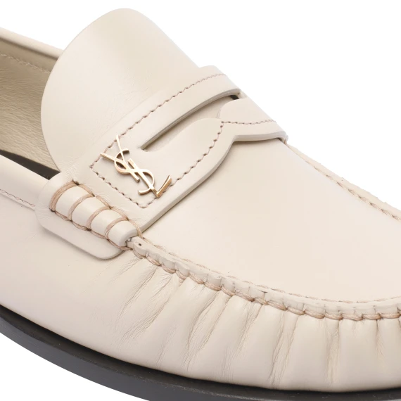Flat shoes White