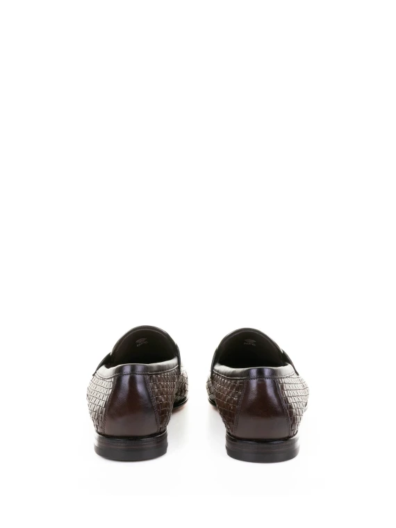 Mocassino marrone in pelle intrecciata