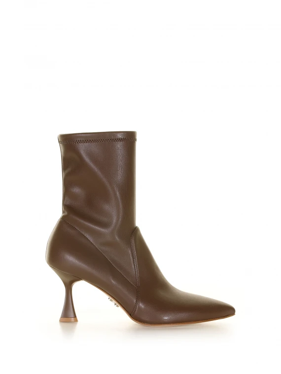 Janet ankle boot with stretch leg