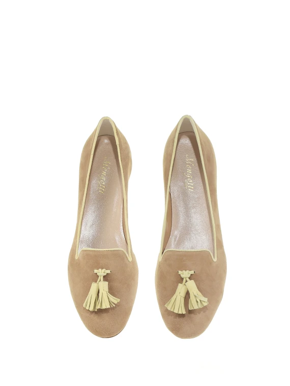 Ballerina in pelle scamosciata con nappine