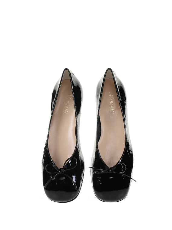 Ballerina with bow detail