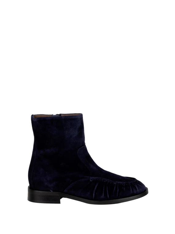 Blue boots Status