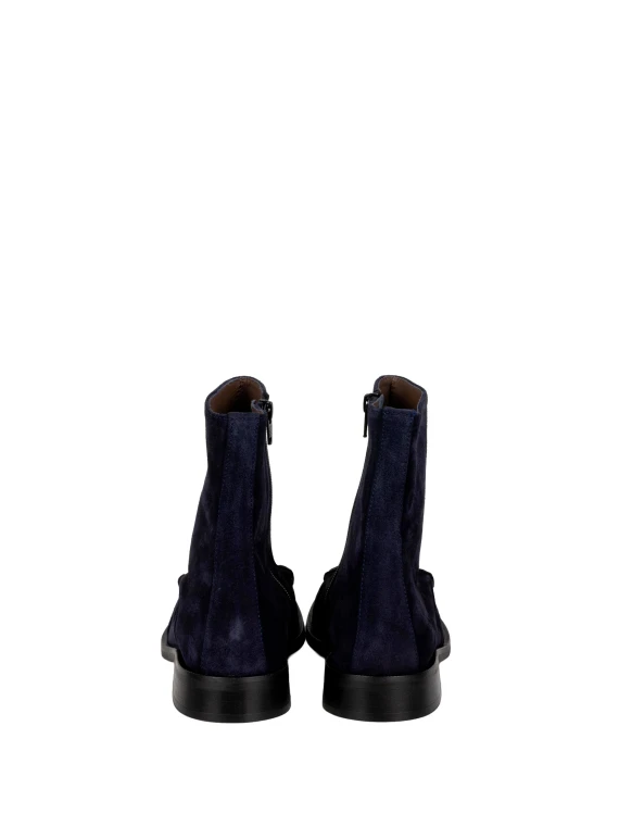 Blue boots Status