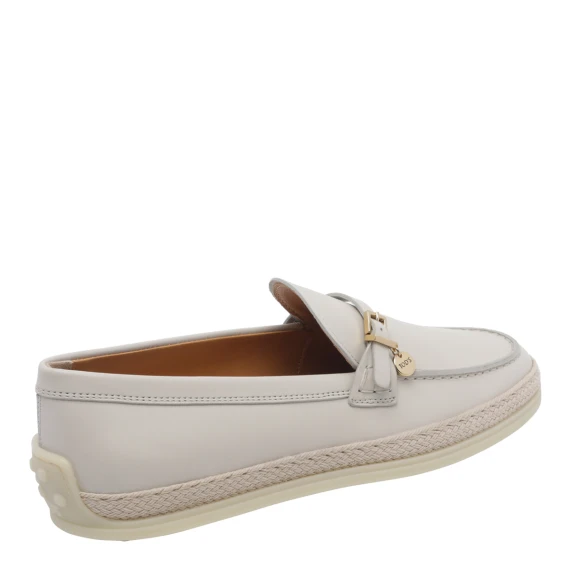 Flat shoes