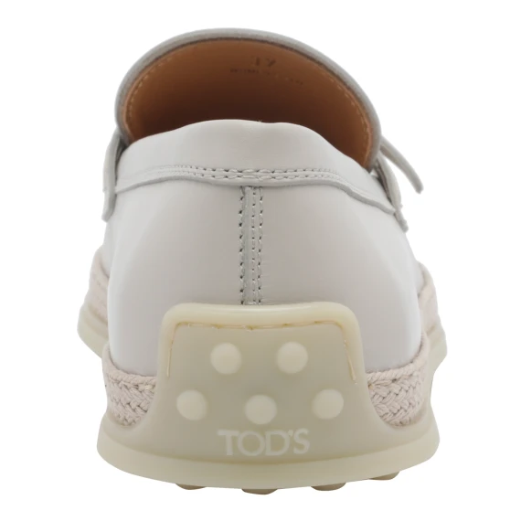 Flat shoes