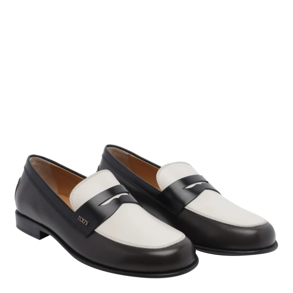 Flat shoes