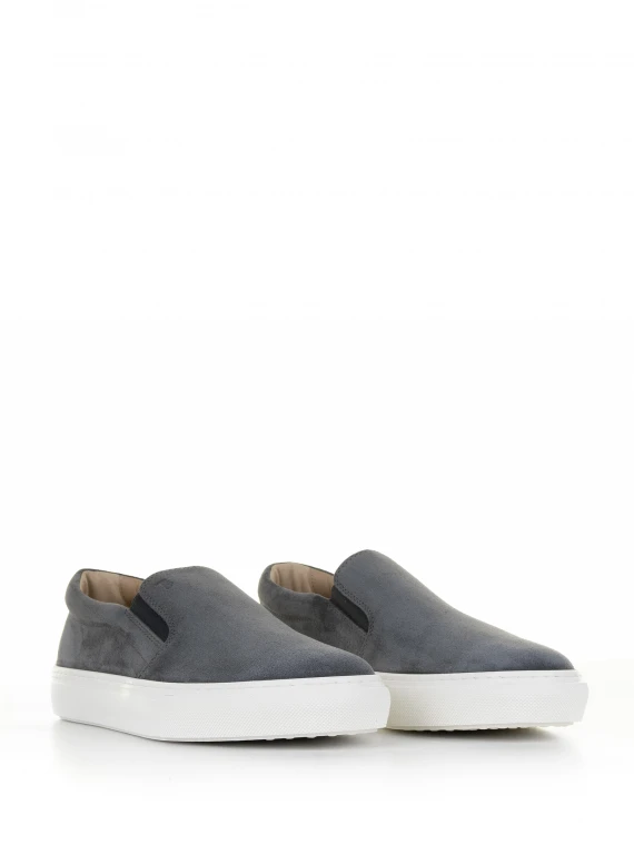 Slip-on in pelle e fondo gomma