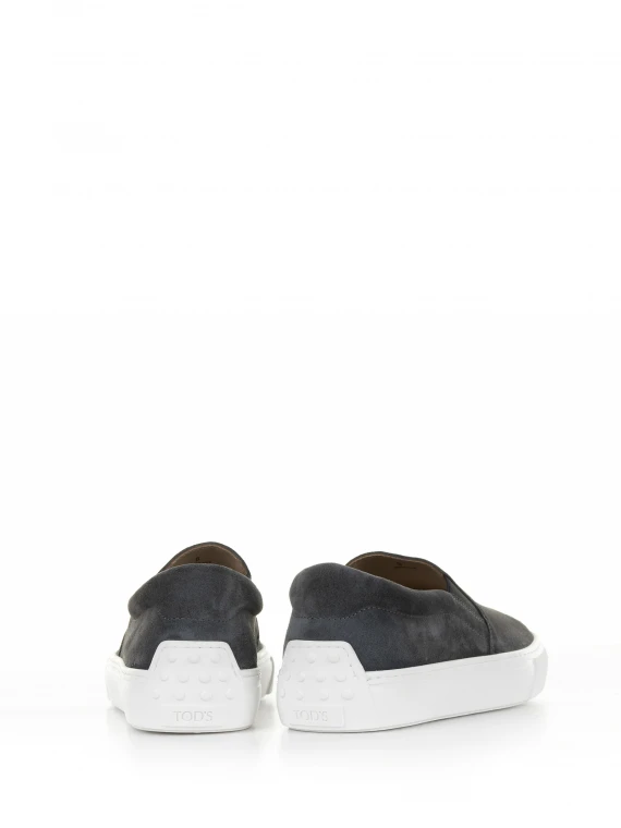 Slip-on in pelle e fondo gomma