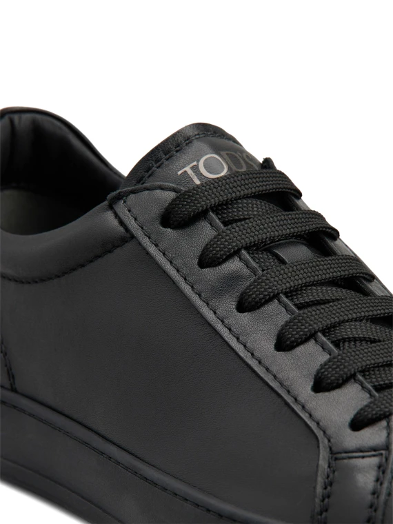 Sneakers nera in pelle uomo