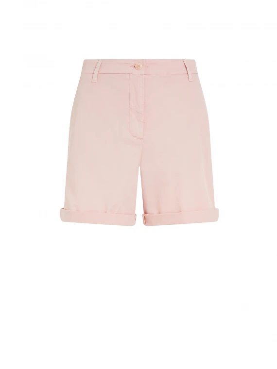 Mom chino shorts with turned-up hems