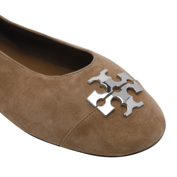 Flat shoes