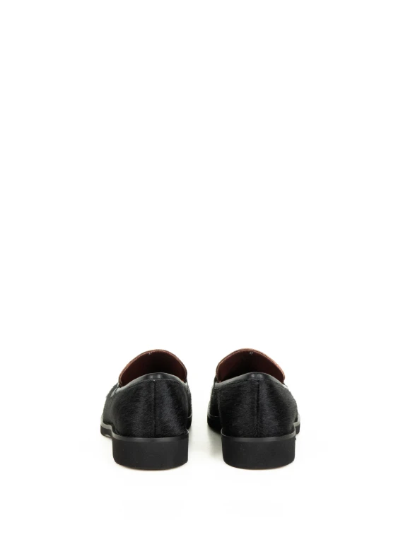 Mocassino nero con piastra dorata Viola Ricci