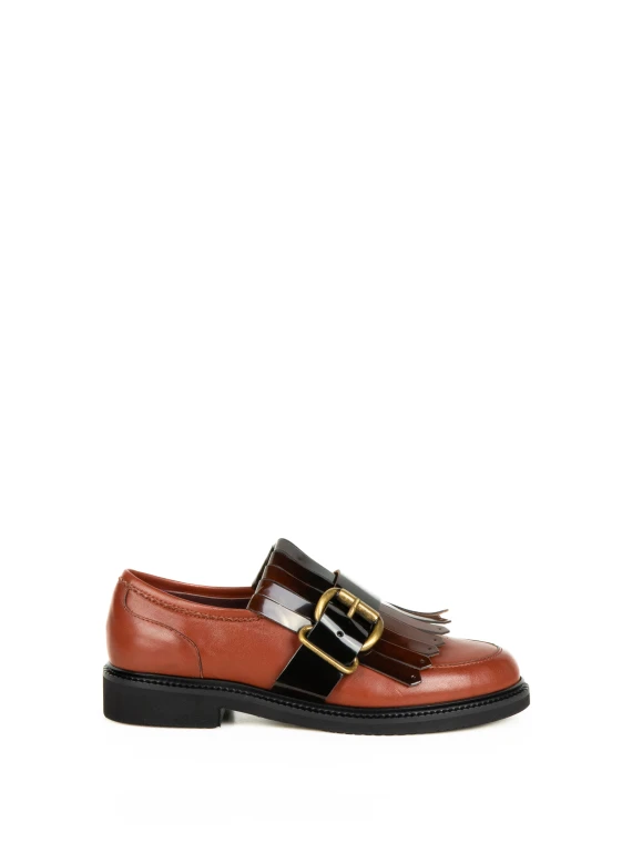 Mocassino in pelle marrone con frange