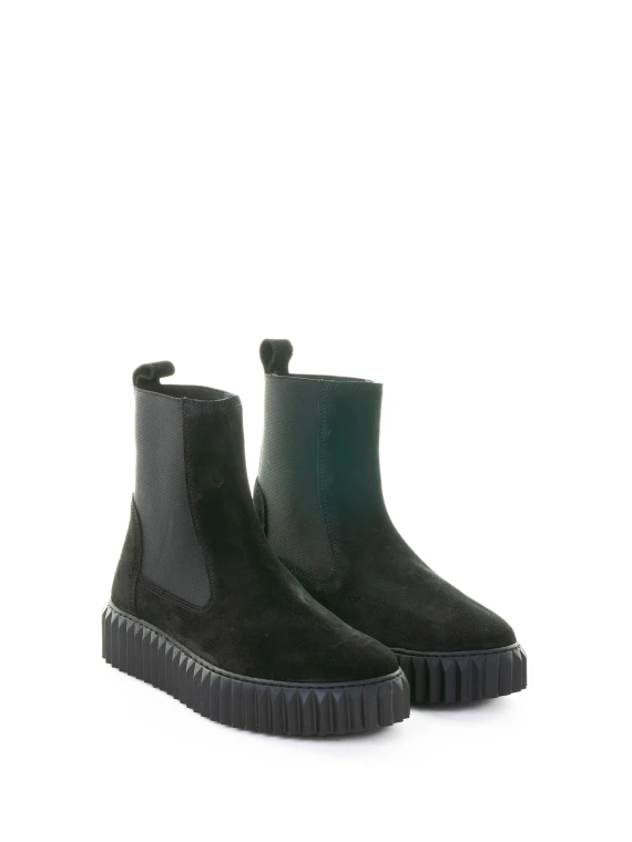 Chelsea boot in black suede