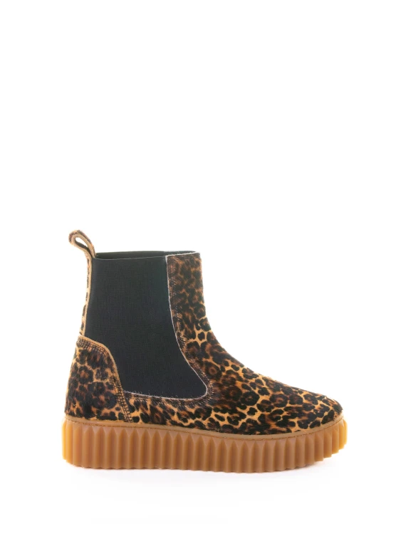 Chelsea boot in spotted suede