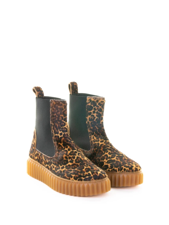 Chelsea boot in spotted suede