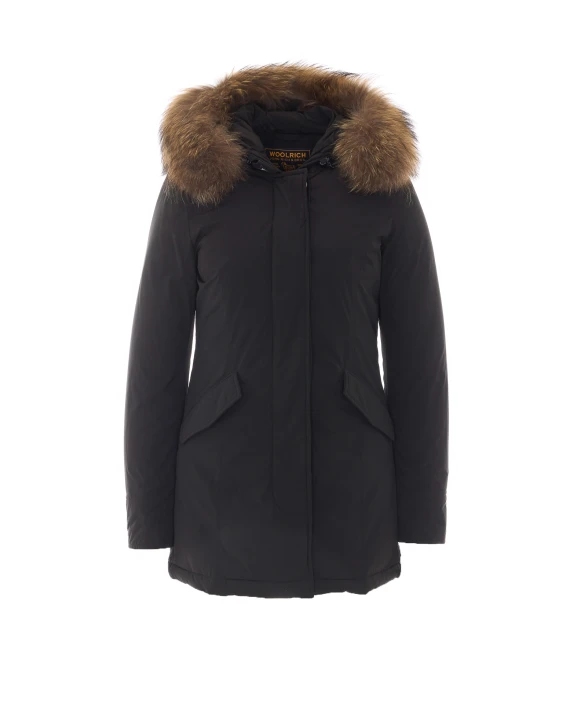 Parka nero con cappuccio rifinito in pelliccia
