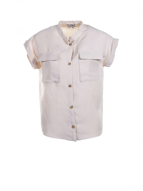 Short sleeve shirt with pockets