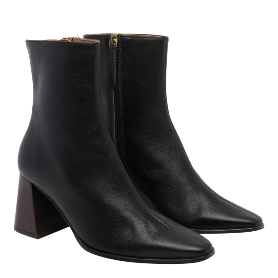 Black leather heeled ankle boots ANGEL ALARCON