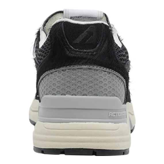 Sneakers nere
