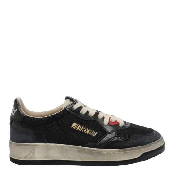 Sneakers nere