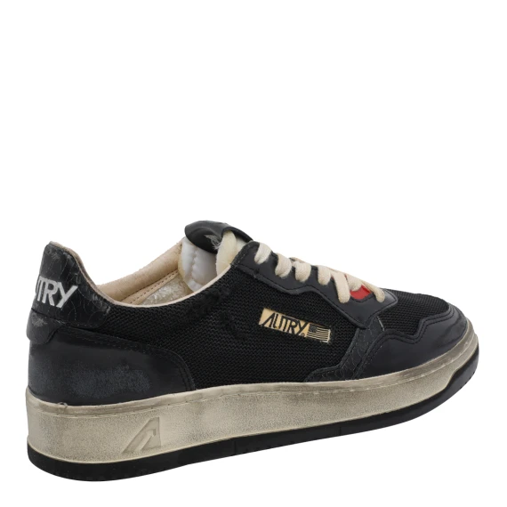 Sneakers nere