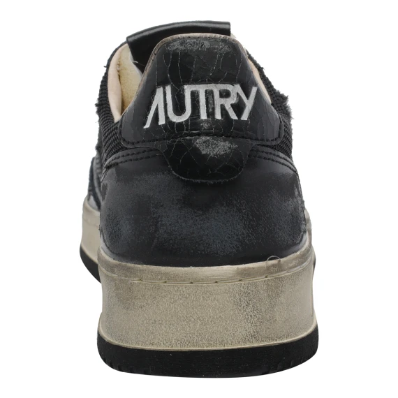 Sneakers nere