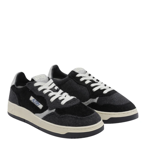 Sneakers nere