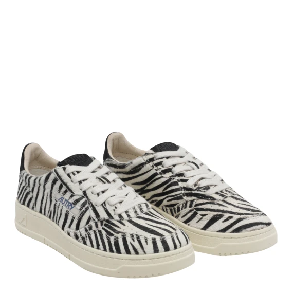 Sneakers nere