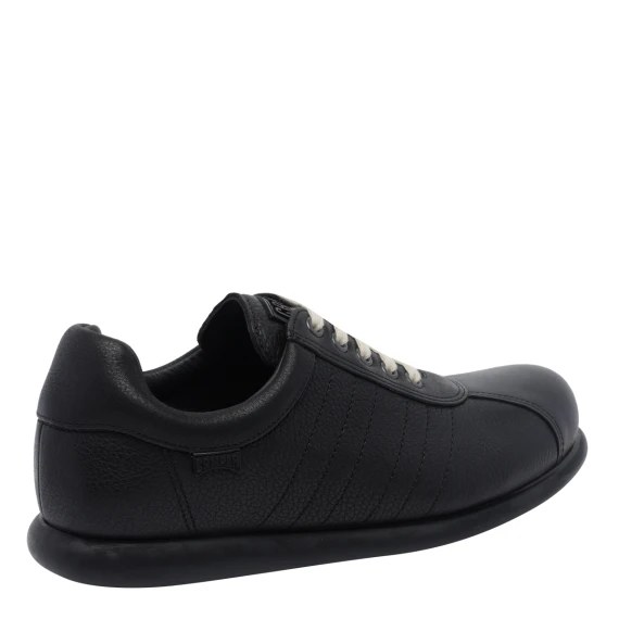Sneakers nere
