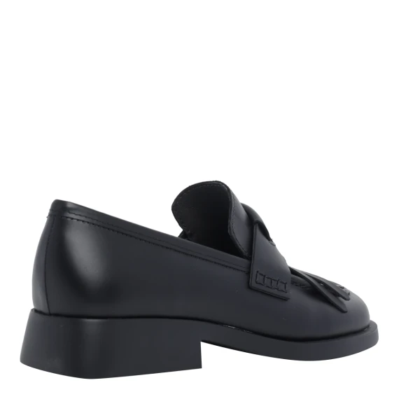 Black leather loafers with tassels camper