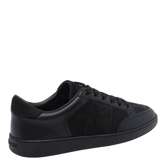 Sneakers nere