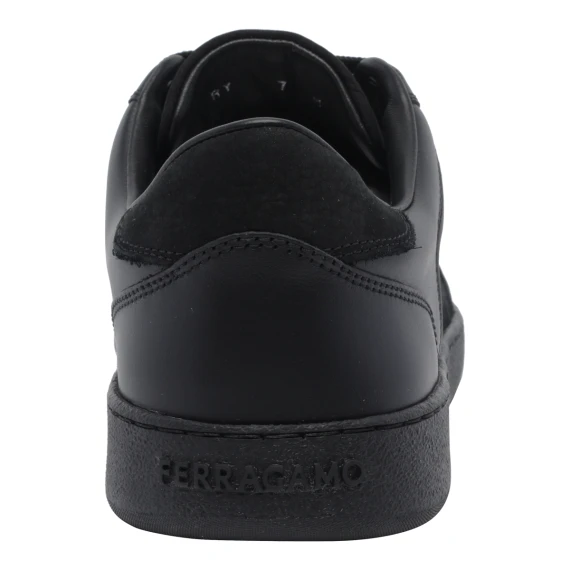 Sneakers nere