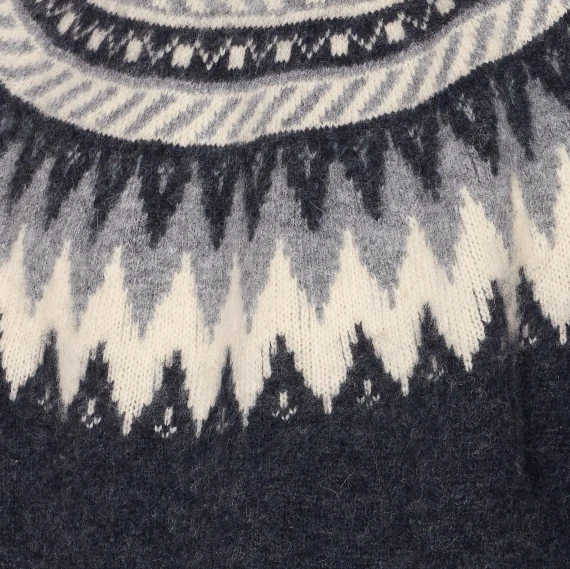 MAGICIAN IN THE MOUNTAIN SWEATER