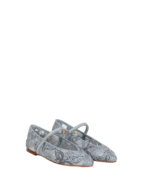Flat shoes