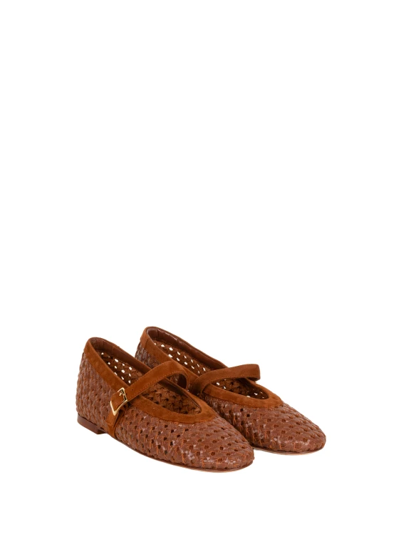 Flat shoes