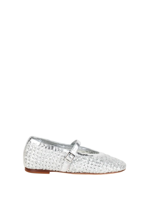 Flat shoes