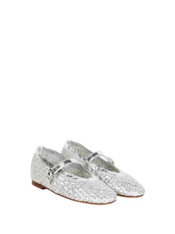 Flat shoes